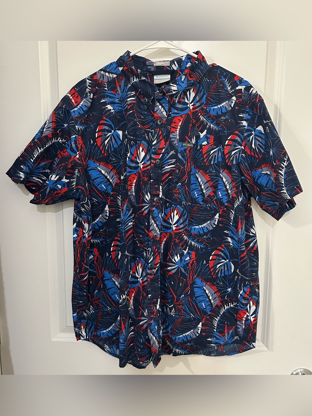 Columbia Men’s Hawaiian Shirt Red White Blue Floral AOP 4th of July Resort Beach